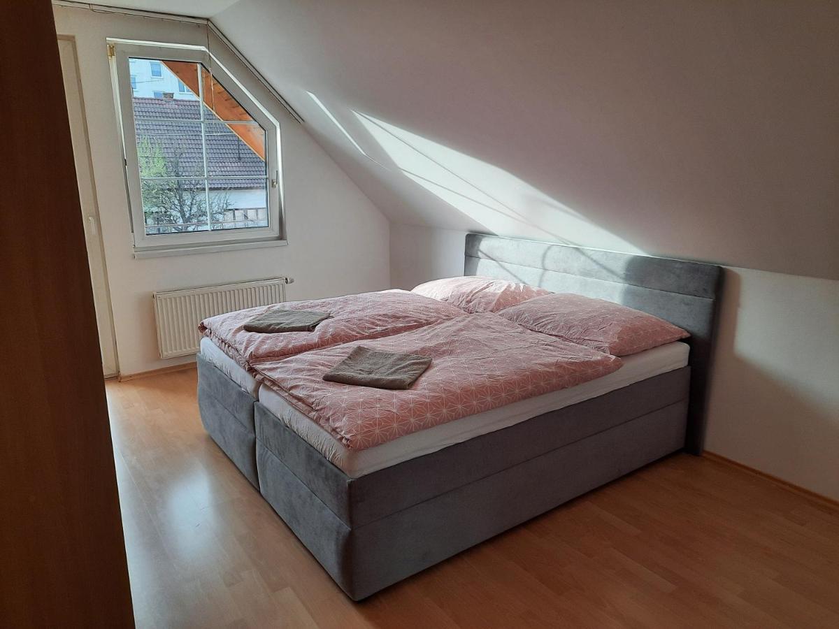 Apartman Chiarita Nemšová Εξωτερικό φωτογραφία